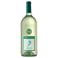 Barefoot Cellars Moscato White Wine - 1.5L Bottle